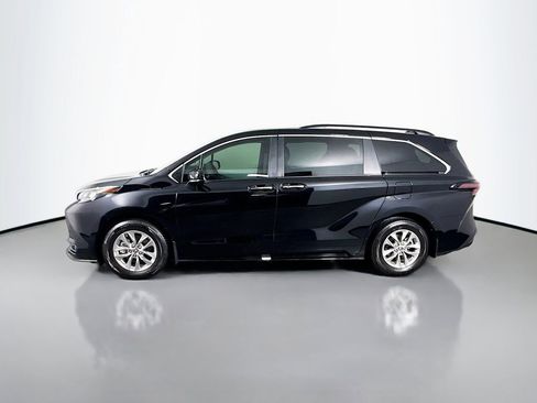 Certified 2025 Toyota Sienna XLE w/ XLE Plus Package image 8