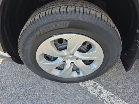 Used 2019 Toyota RAV4 LE w/ All Weather Liner Package AWD/4WD image 38