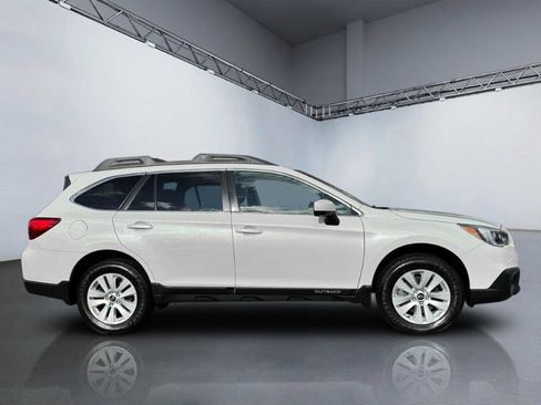 Used 2016 Subaru Outback 2.5i Premium image 3