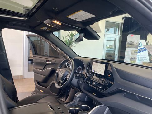 Used 2023 Toyota Highlander XSE image 31