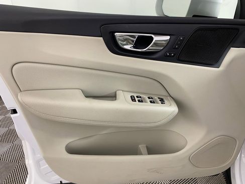 Used 2019 Volvo XC60 T8 Momentum w/ Advanced Package image 11