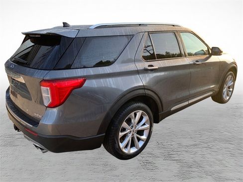Used 2022 Ford Explorer Platinum w/ Equipment Group 601A AWD/4WD image 2