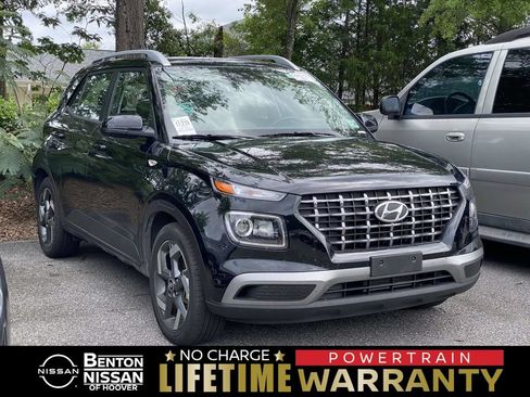 Used 2025 Hyundai Venue SEL FWD image 1