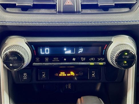 Used 2023 Toyota RAV4 SE image 13