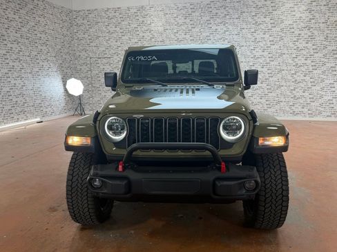 Used 2025 Jeep Gladiator Sport image 2