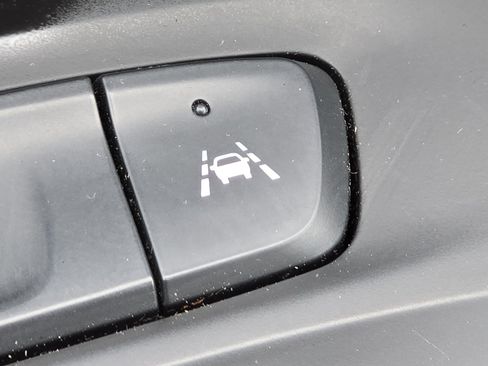 Used 2024 Chevrolet Trax RS FWD image 9