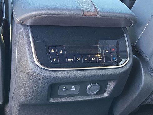 Used 2025 Nissan Armada Platinum Reserve image 18