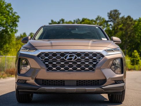 Used 2019 Hyundai Santa Fe SE FWD image 2