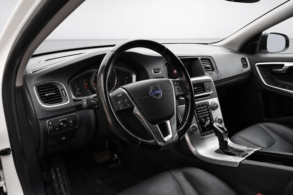 Used 2018 Volvo V60 T5 Cross Country w/ Convenience Package AWD/4WD image 26