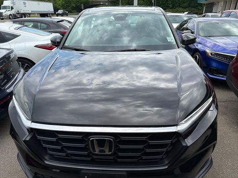 Used 2024 Honda CR-V LX image 2