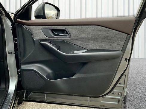 Used 2023 Nissan Rogue S image 25