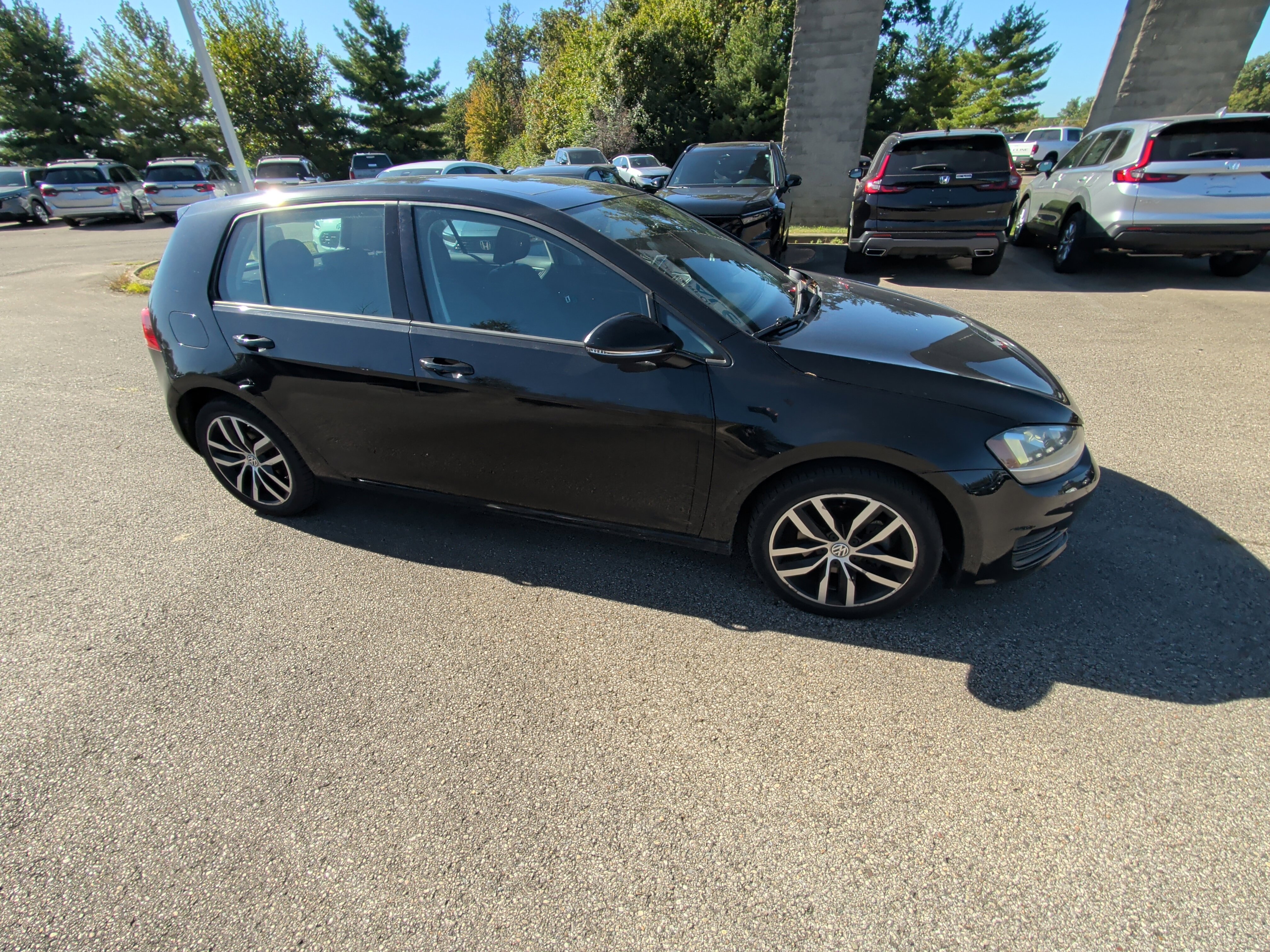 Used 2016 Volkswagen Golf S FWD image 17