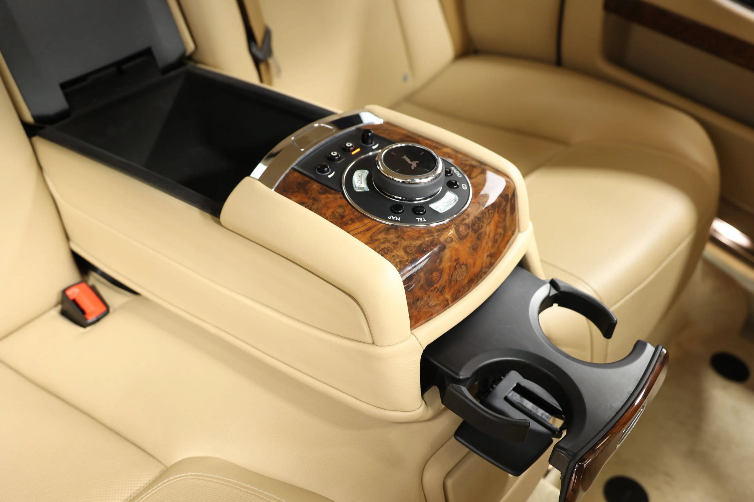 Used 2015 Rolls-Royce Ghost RWD image 90