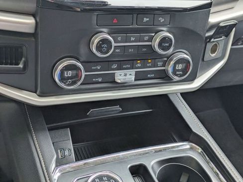 Used 2022 Ford Expedition XLT AWD/4WD image 20