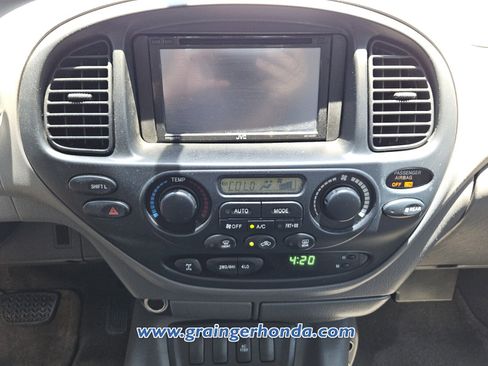 Used 2005 Toyota Sequoia SR5 AWD/4WD image 14