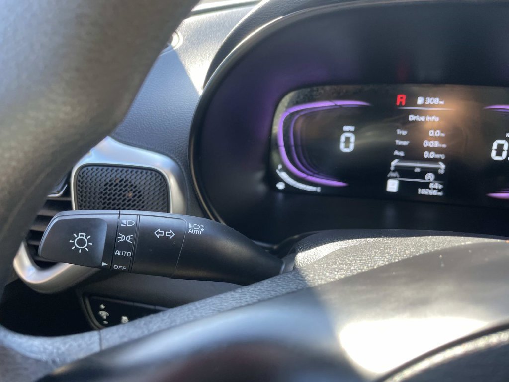 Used 2025 Kia Soul LX FWD image 30
