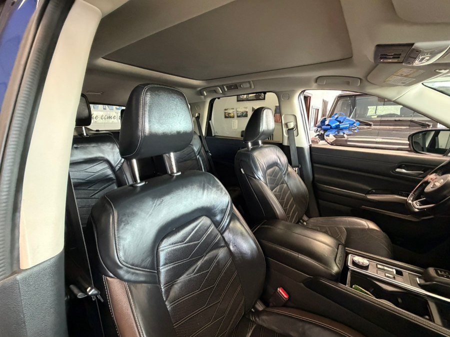 Used 2022 Nissan Pathfinder Platinum AWD/4WD image 43