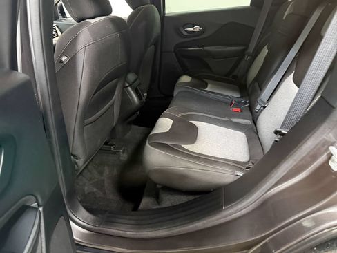 Used 2014 Jeep Cherokee Latitude FWD image 46
