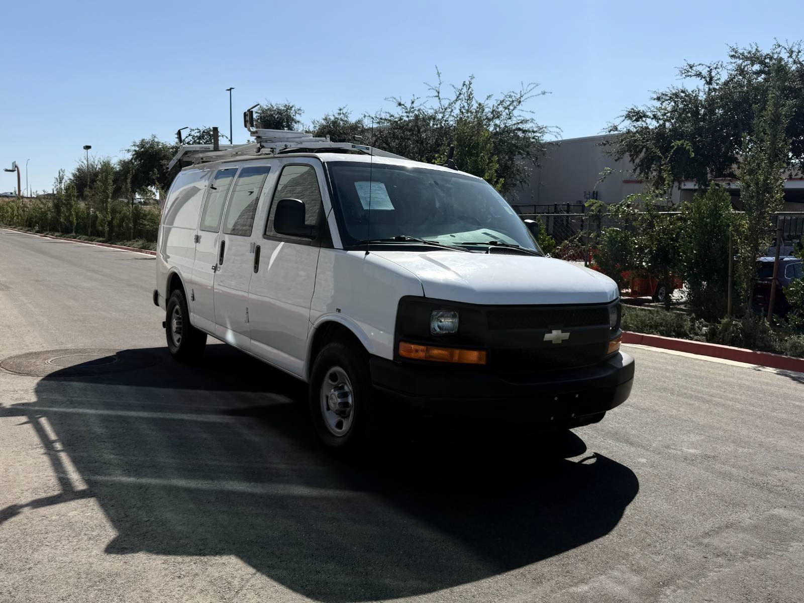 Used 2016 Chevrolet Express 2500 RWD image 3