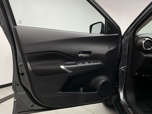 Used 2023 Nissan Kicks SV w/ Interior Electronics Package FWD image 9
