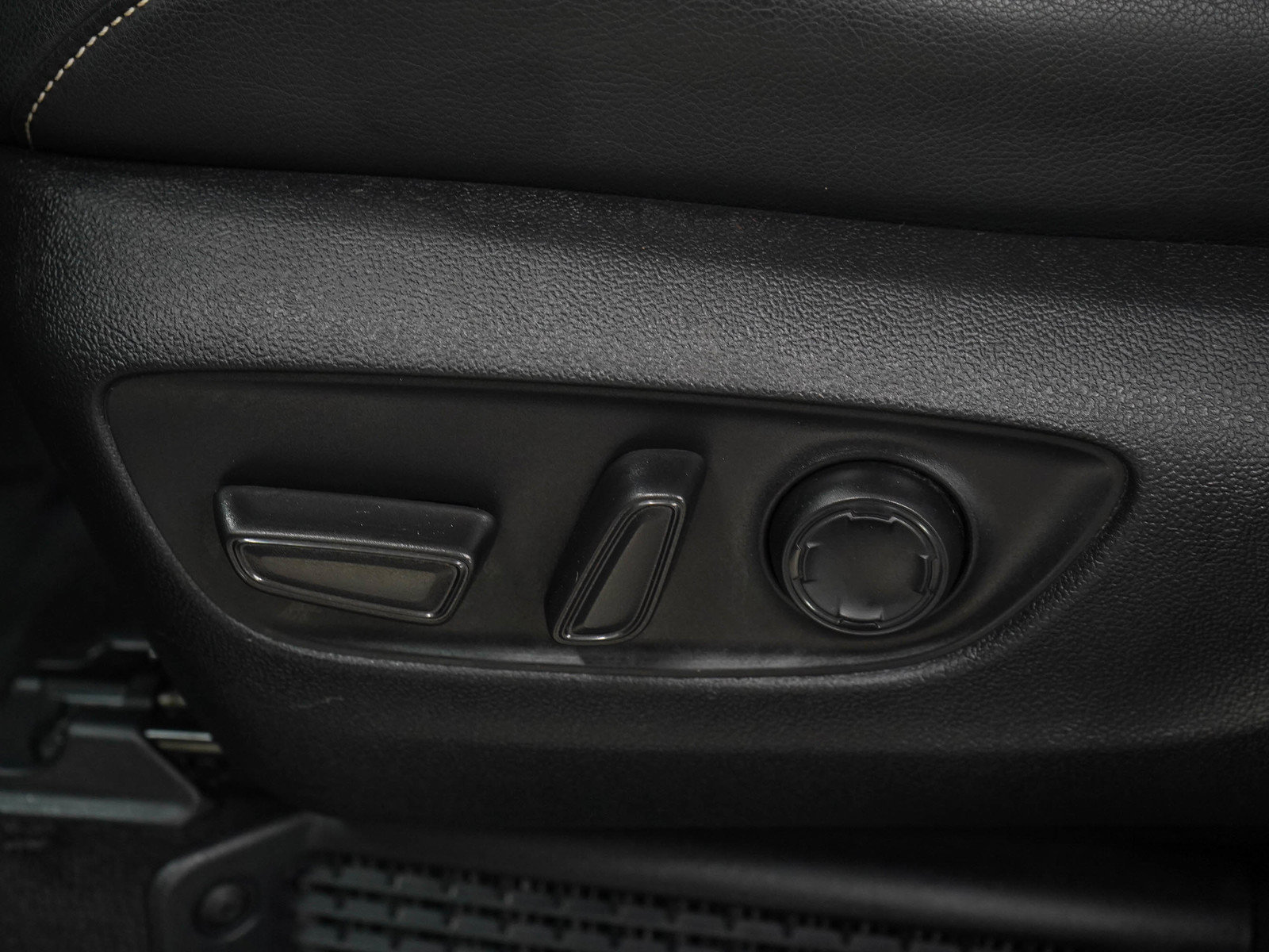 Used 2025 Toyota Sienna XSE AWD/4WD image 25