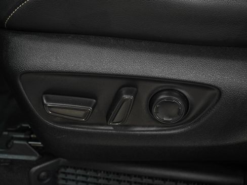 Used 2025 Toyota Sienna XSE AWD/4WD image 25