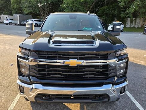 Used 2024 Chevrolet Silverado 2500 LT AWD/4WD image 2