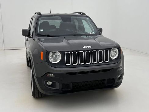 Used 2018 Jeep Renegade Latitude w/ Cold Weather Group image 3