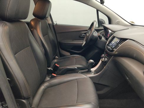 Used 2019 Chevrolet Trax LT w/ LT Convenience Package FWD image 21