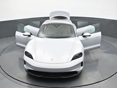 Used 2025 Porsche Taycan RWD image 33