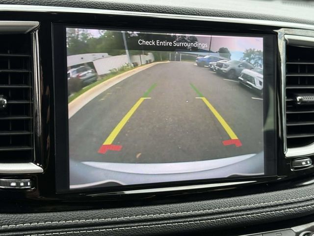 Used 2024 Chrysler Pacifica Limited FWD image 16