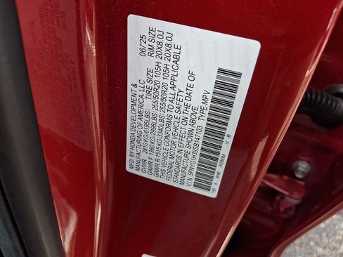 Certified 2025 Honda Pilot Sport image 27