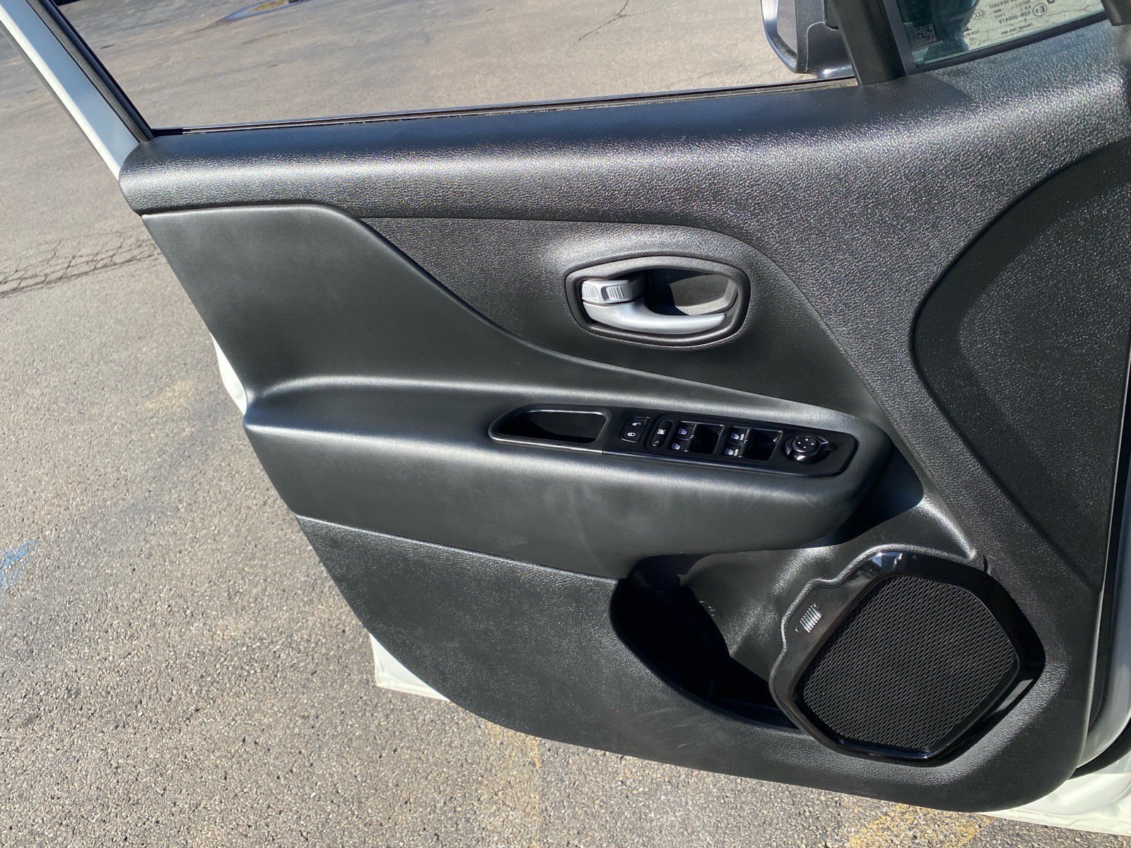 Used 2023 Jeep Renegade Altitude w/ Sun/Sound Group AWD/4WD image 22