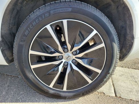 Used 2020 Volvo XC90 T5 Momentum w/ Protection Package image 11