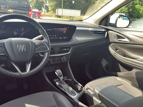 Used 2025 Buick Encore GX Preferred FWD image 11