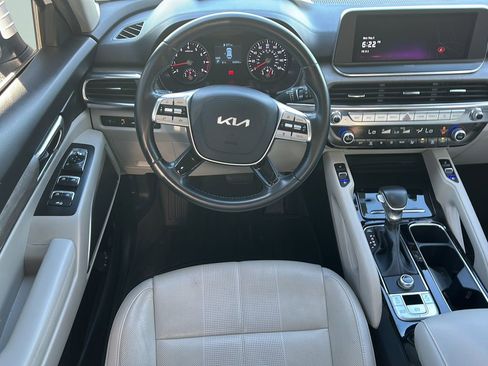 Used 2022 Kia Telluride EX w/ EX Premium Package FWD image 12