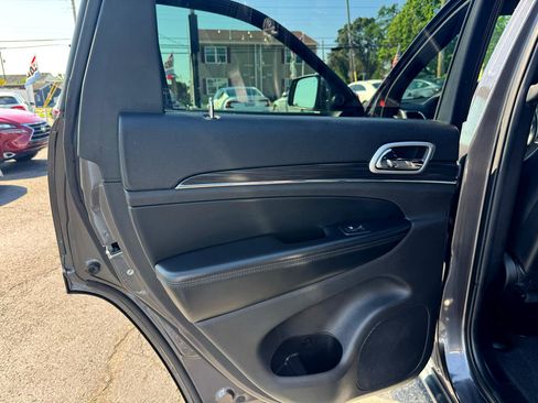 Used 2019 Jeep Grand Cherokee Limited image 13