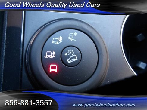 Used 2017 Ford Explorer XLT image 29