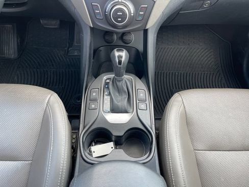 Used 2017 Hyundai Santa Fe AWD image 23