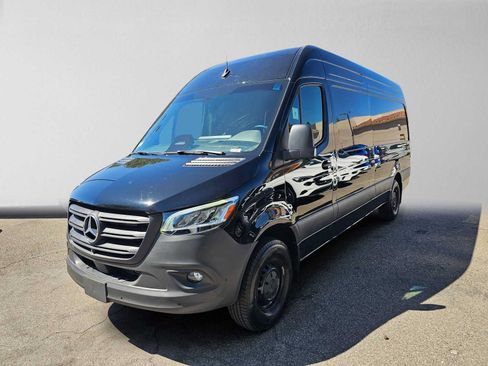 Used 2025 Mercedes-Benz Sprinter 2500 image 8