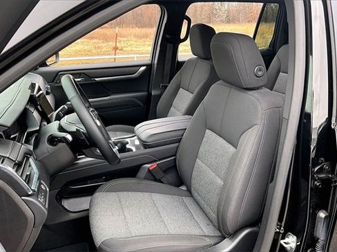 Used 2025 GMC Acadia Elevation image 21