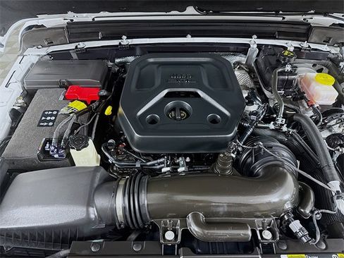 Used 2025 Jeep Wrangler Sport S image 29