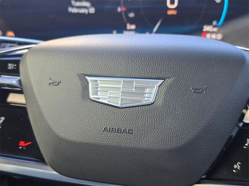 Certified 2026 Cadillac Vistiq Sport image 33