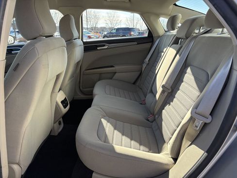 Used 2020 Ford Fusion SE image 19