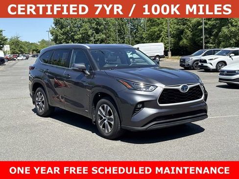 Used 2022 Toyota Highlander XLE AWD/4WD image 1