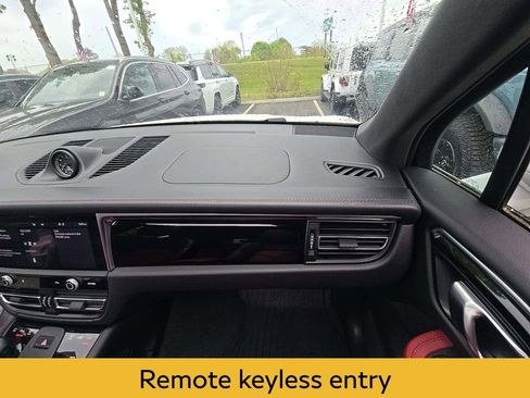 Used 2023 Porsche Macan S AWD/4WD image 12