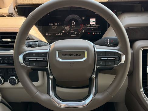 Used 2025 GMC Yukon Denali w/ Sun & Power Step Package AWD/4WD image 14