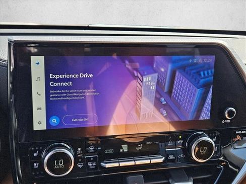 Used 2023 Toyota Highlander Platinum image 12