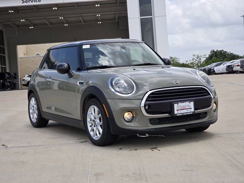 Used 2019 MINI Cooper 2-Door Hardtop w/ Signature Upholstery Package FWD image 2