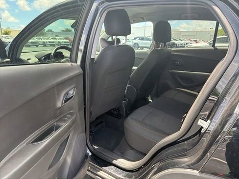 Used 2020 Chevrolet Trax LT FWD image 10